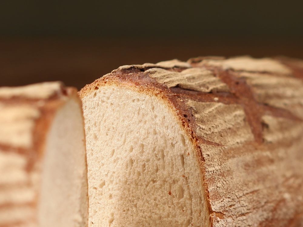 Frisch gebackenes Brot mit knuspriger Kruste