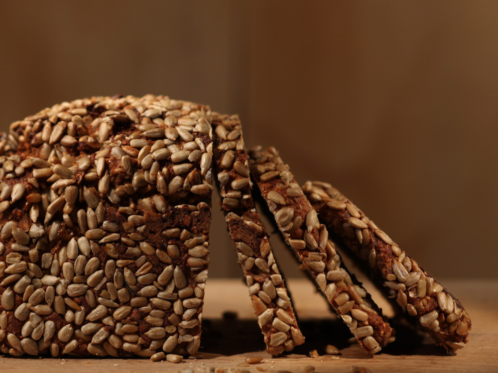Frisch gebackenes Brot mit knuspriger Kruste