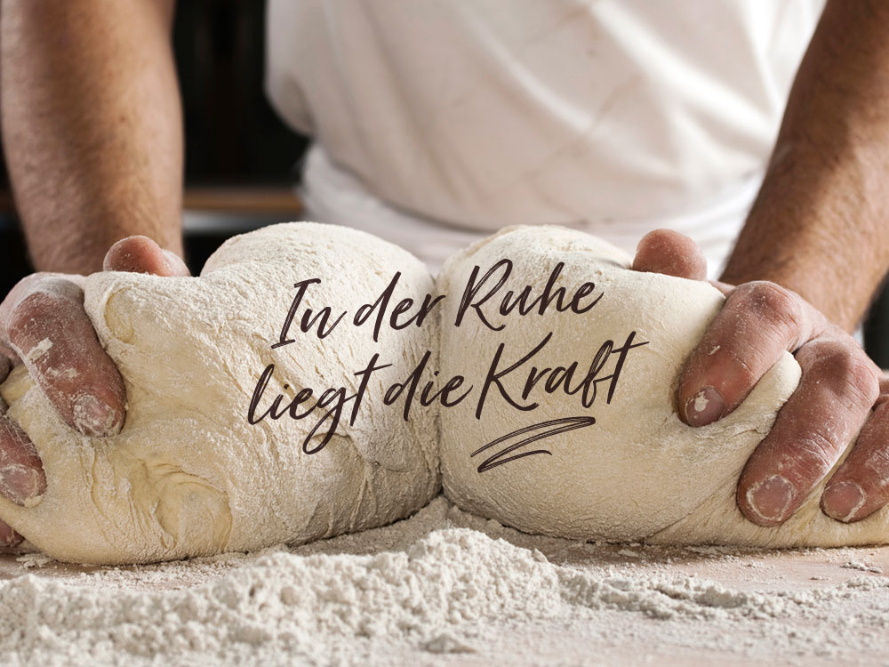 Bäcker bei der Arbeit in der Backstube